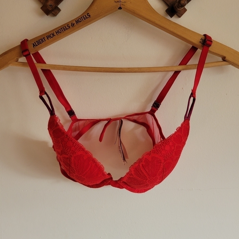 Victoria's Secret Pushup Padded Bra Adjustable Lace Red 32B